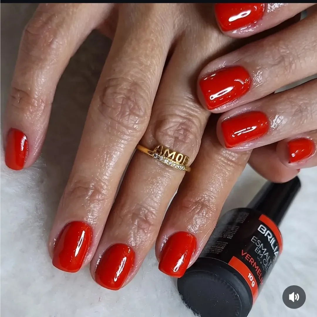 unhas e pés com manicure